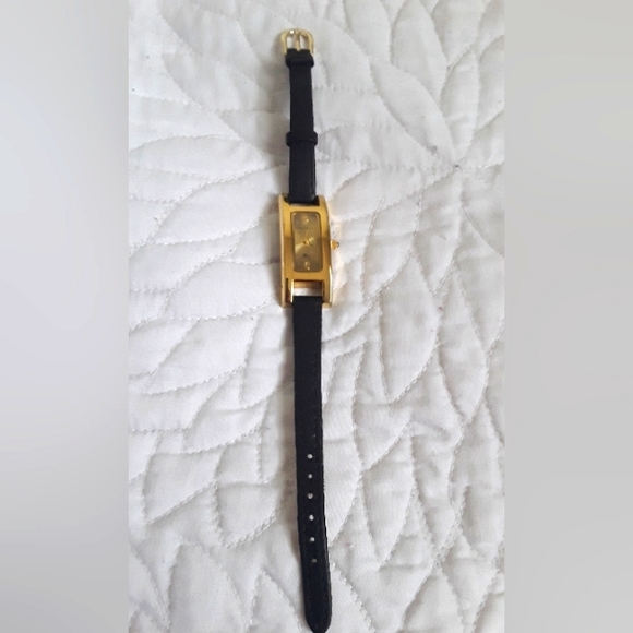 CLASSIC BURBERRY LEATHER BAND WATCH - Picture 7 of 16
